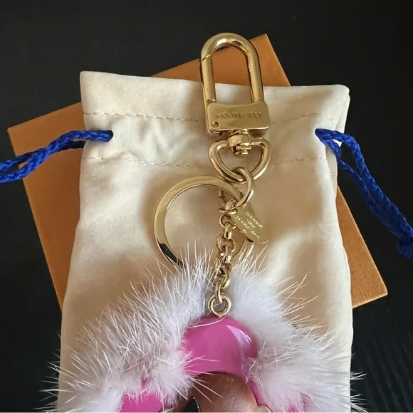 Louis Vuitton Porto Cure Vivienne Fur Charm GP x Wood Pink❤️Authentic in box - Picture 2 of 9
